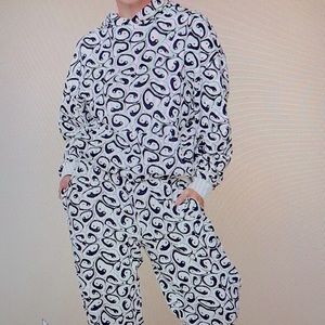 EARTHBOUND - 2 Piece Abstract Black & White Yin Yang Hoodie and Pants NWT - XL